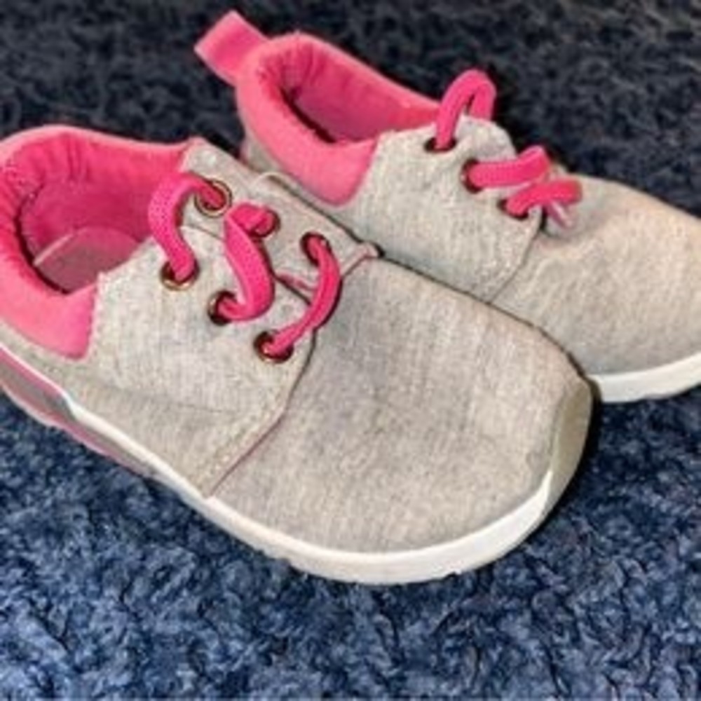 Toddler Girls Gray And Pink Sneakers Size 7